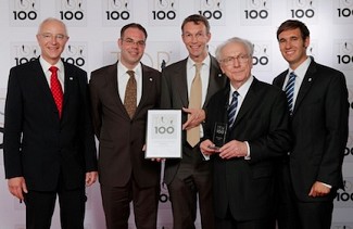 The D�rken Group accepted the �Top 100 German companies� seal of approval from the Vienna University of Economics and Business. From left to right: Dr. Marcus Kalde (D�rken board member), Jan Mielke (D�rken Innovation Manager), Dr. Gerhard Reusmann (Managing Director D�rken MKS), Lothar Sp�th (Top 100 designate) and Joern Selent (Head of Marketing).